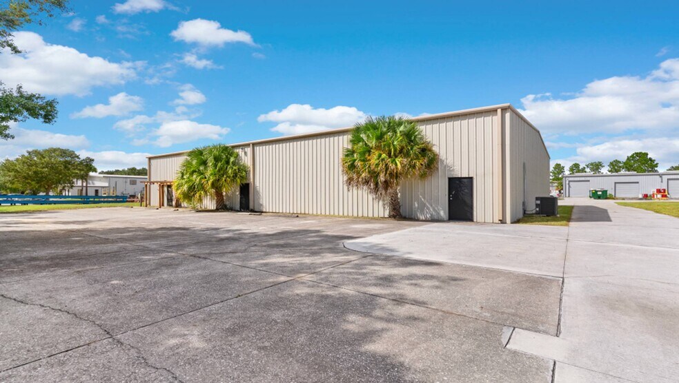 Primary Photo Of 250 Southridge Industrial Dr, Tavares Warehouse For Sale