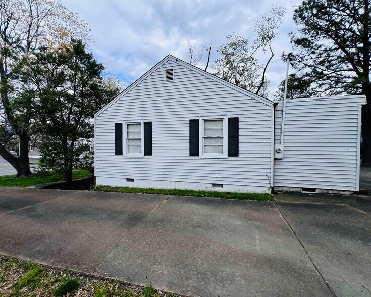 More Photos Of 6403 Mallory Dr, Richmond Office For Sale