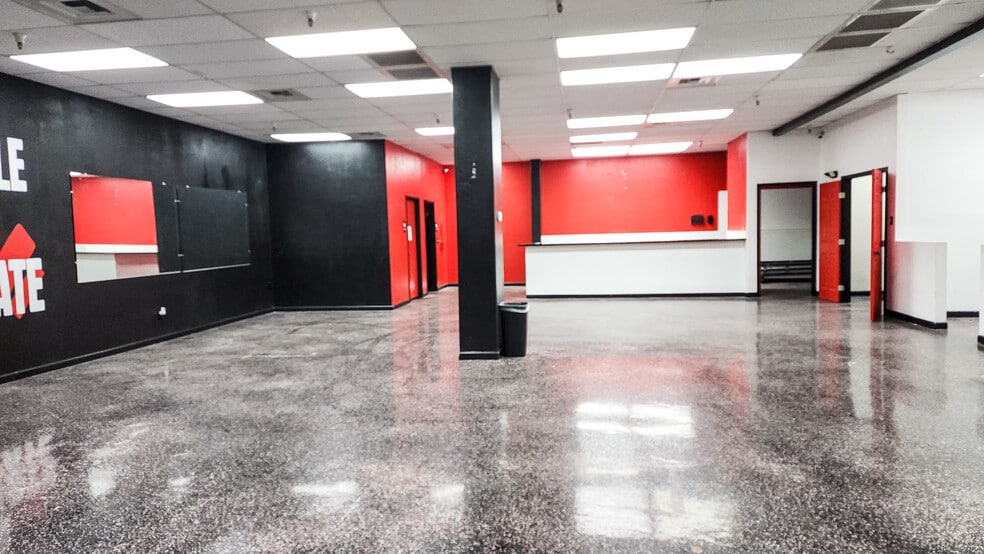 More Photos Of 2111 S Alma School Rd, Mesa General Retail For Lease