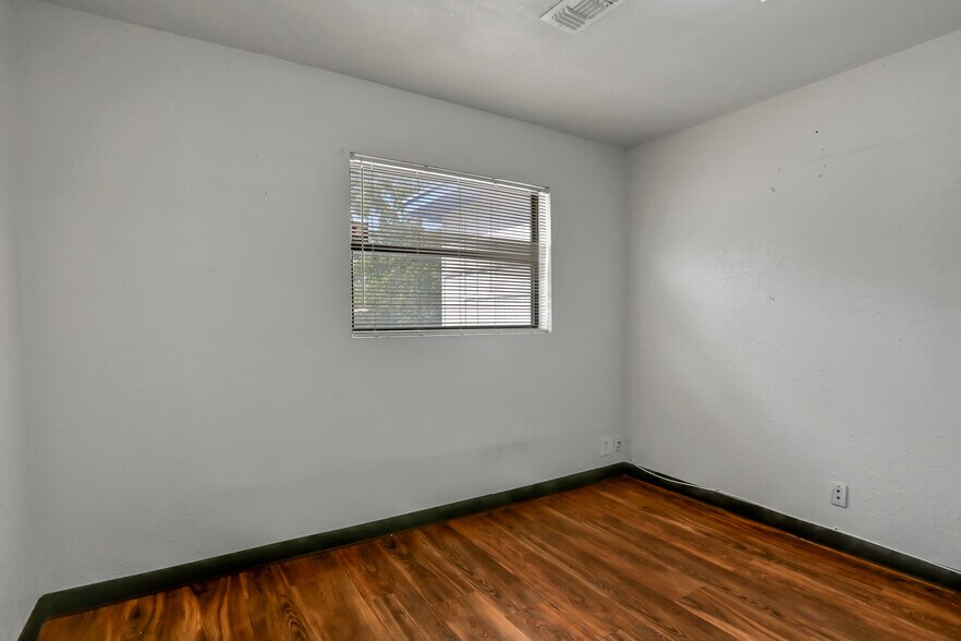 More Photos Of 6406 Merrill Rd, Jacksonville Office For Sale