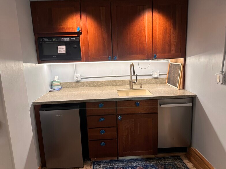 More Photos Of 830 Cottageview Dr, Traverse City Loft Creative Space For Sale