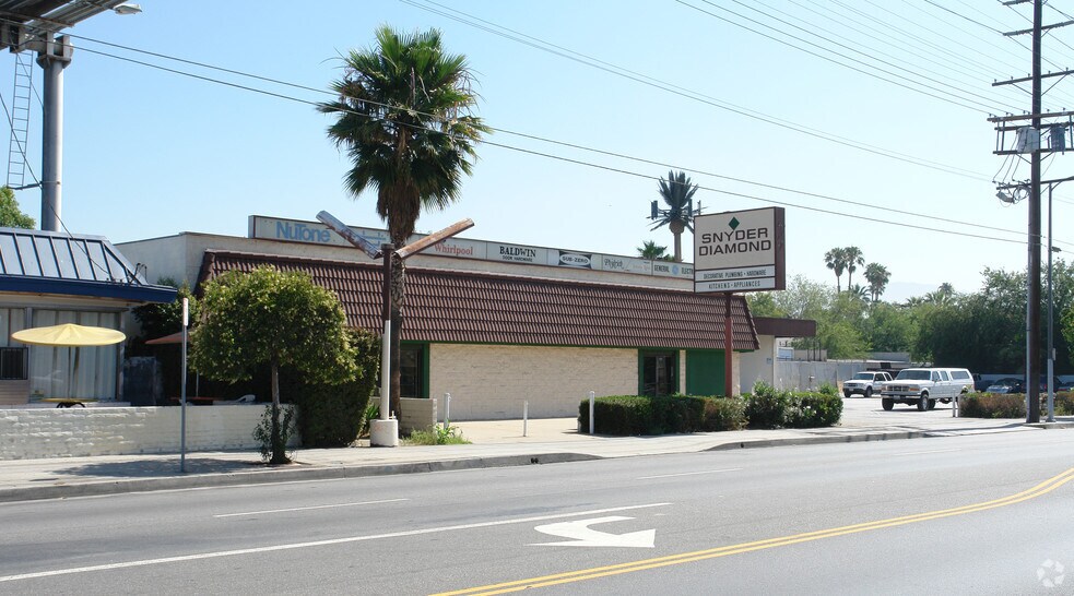 More Photos Of 12825 Vanowen St, North Hollywood Freestanding For Sale