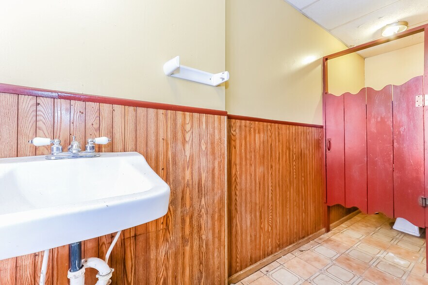 More Photos Of 50 N 4th St, Columbia Storefront Retail Residential For Lease