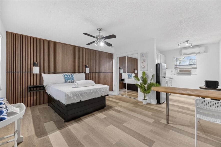 More Photos Of 523 72nd Ave, St Pete Beach Hotel For Sale