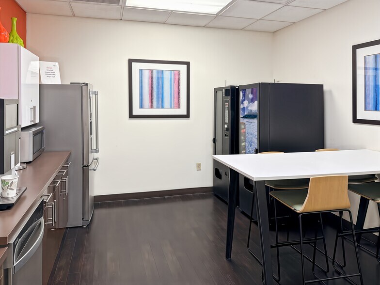 More Photos Of 4720 Salisbury Rd, Jacksonville Coworking Space