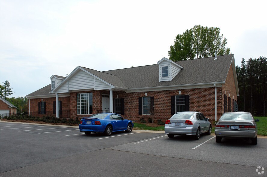 More Photos Of 197 Stadium Oaks Dr, Clemmons Office For Lease