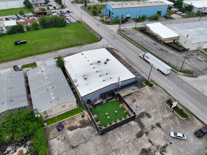 More Photos Of 6500-6502 Dixie Dr, Houston Bar For Sale