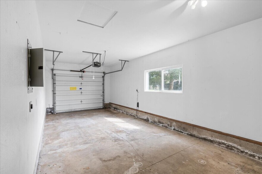 More Photos Of 2034 SW Fellows St, McMinnville Multifamily For Sale