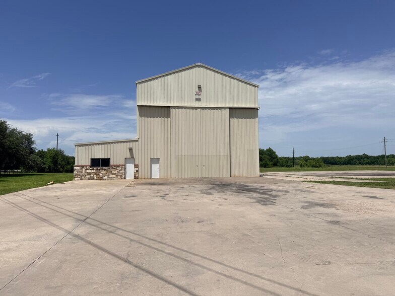 More Photos Of 101 Industrial Park Blvd, Hitchcock Warehouse For Lease