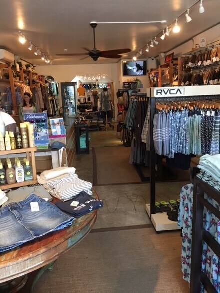 More Photos Of 952-956 Garnet Ave, San Diego Storefront For Lease