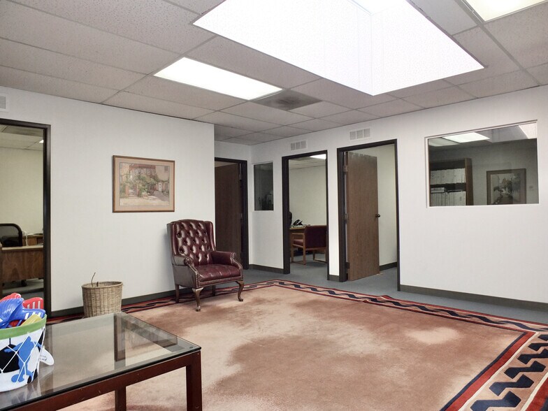 More Photos Of 2700-2730 N Temple Ave, Long Beach Light Manufacturing For Lease