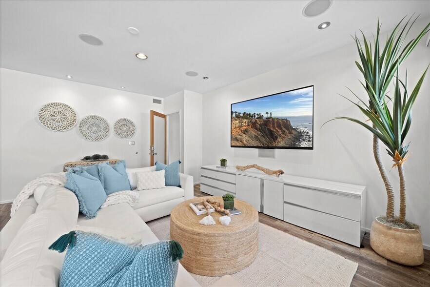 More Photos Of 123 Richmond St, El Segundo Storefront Retail Residential For Lease