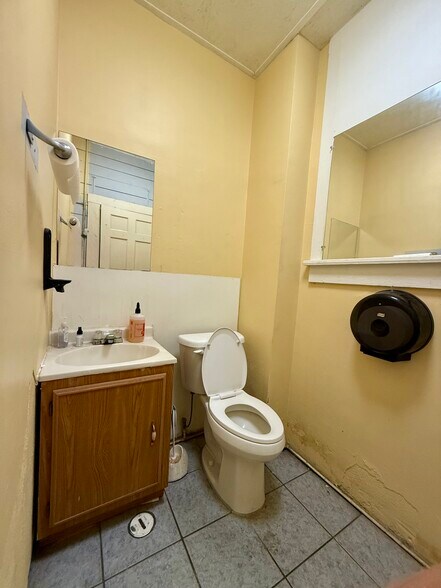 More Photos Of 403 Washington St, Williamston Office For Sale