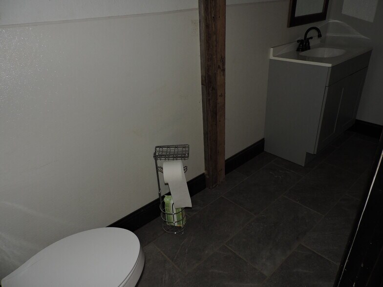 More Photos Of 920 W Mason St, Mabank Manufacturing For Sale