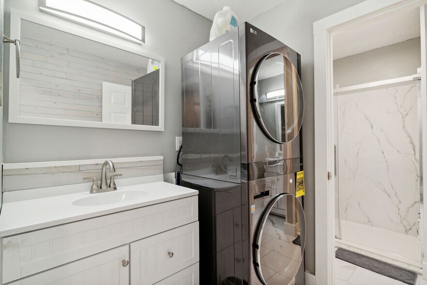 More Photos Of 4021 Dolphin Dr, Panama City Apartments For Sale