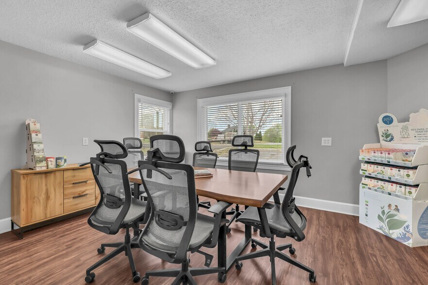 More Photos Of 1758 Memorial Dr, Clarksville Medical For Lease