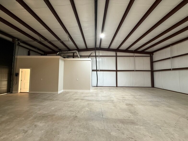 More Photos Of 12173 State 64 hwy, Tyler Showroom For Lease