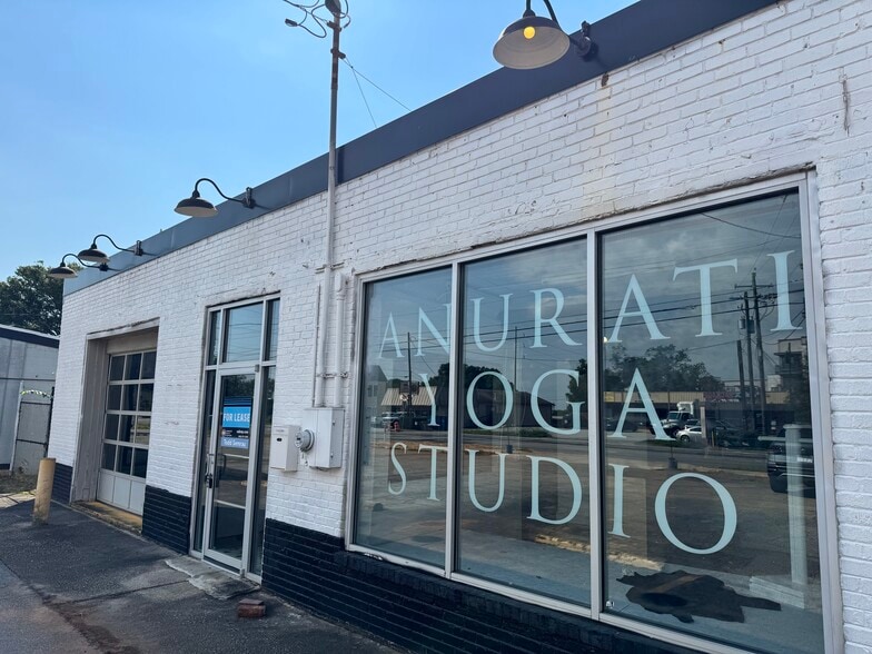 More Photos Of 2753 E College Ave, Decatur Freestanding For Lease