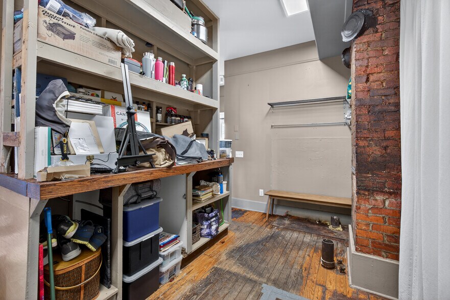 More Photos Of 11 E 41st St, Savannah Storefront Retail Residential For Sale