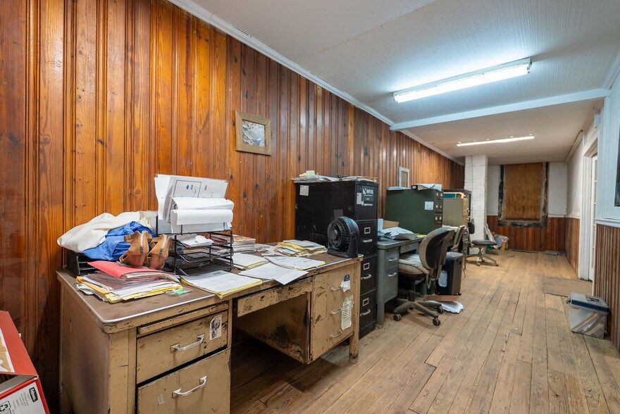 More Photos Of 186 McLaughlin St SW, Pelham Specialty For Sale