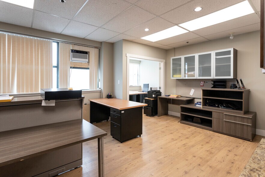 More Photos Of 1083 Kent Ave NE, Vancouver Light Manufacturing For Sale