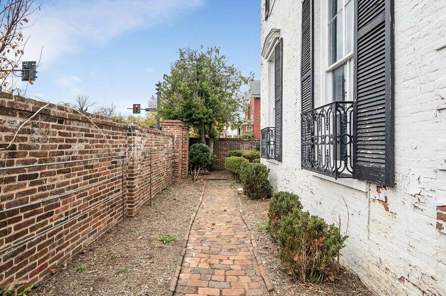 More Photos Of 230 W Boscawen St, Winchester Office Residential For Sale