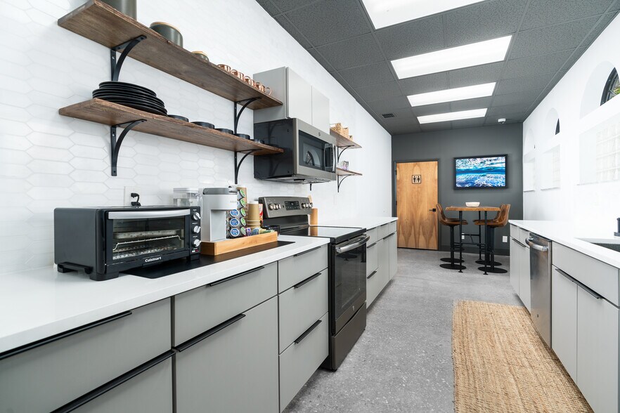 More Photos Of 223 N Causeway, New Smyrna Beach Medical For Sale