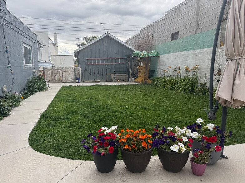 More Photos Of 365 Worth st, Center General Retail For Sale