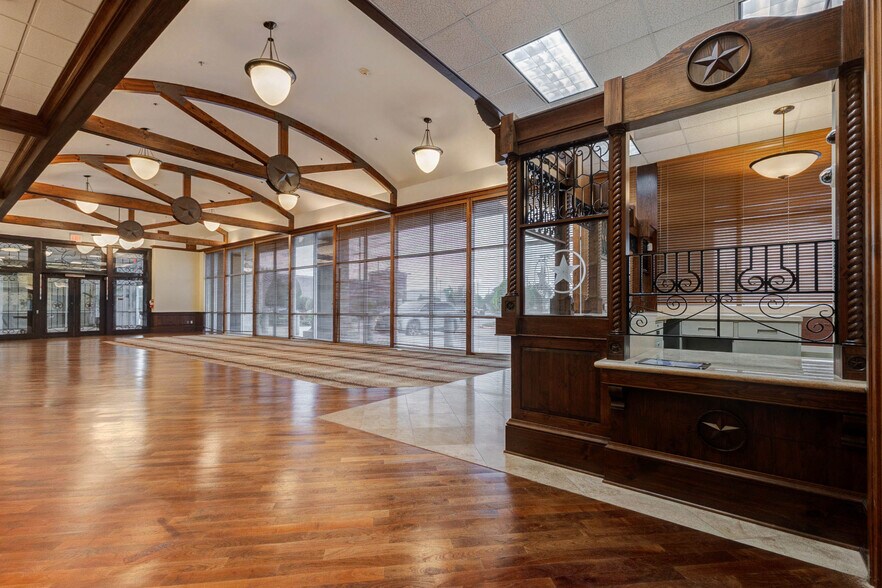More Photos Of 4949 Fairmont Pky, Pasadena Office For Lease