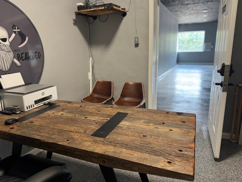 More Photos Of 903 Riverside Dr, Columbia Storefront Retail Office For Lease