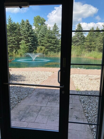 More Photos Of 1700 Sand Acres Dr, De Pere Storefront Retail Office For Lease