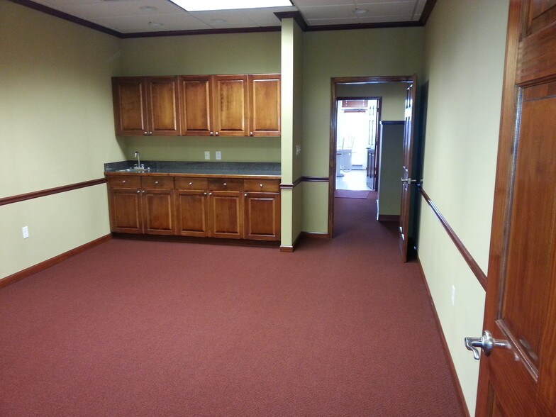 More Photos Of 4 West Dr, Chesterfield Medical For Lease