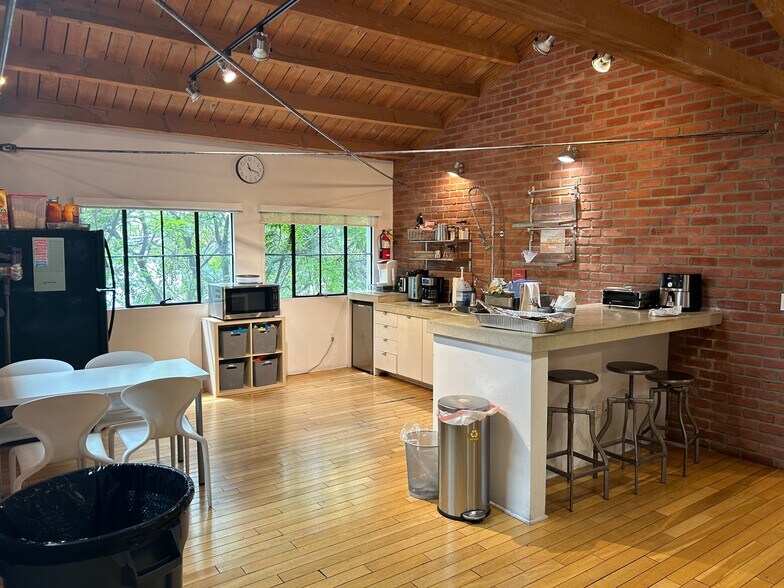 More Photos Of 2254 S Sepulveda Blvd, Los Angeles Loft Creative Space For Sale