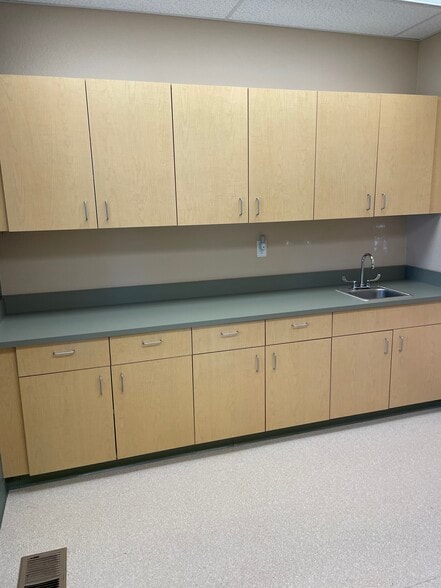 More Photos Of 412 W John St, Carson City Medical For Sale