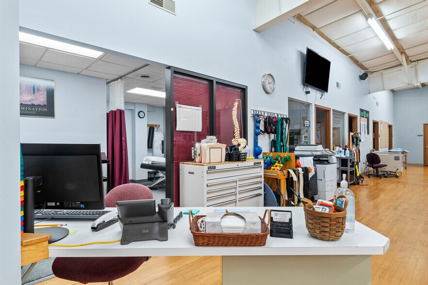 More Photos Of 18 Sportsman Dr, Clarion Medical For Sale