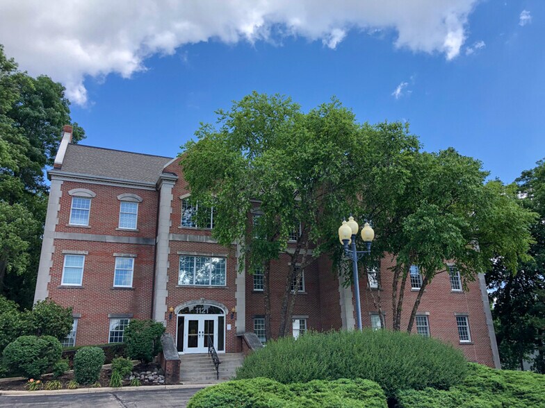 More Photos Of 1121 E Main St, St Charles Office Residential For Lease