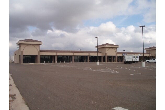 More Photos Of 1715 Expressway 83, Penitas Freestanding For Lease