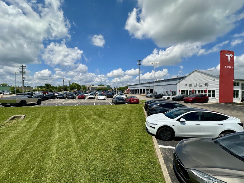 More Photos Of 9111 Blue Ash Rd, Cincinnati Freestanding For Lease