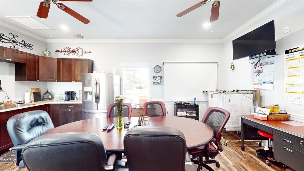 More Photos Of 209 E Badcock Blvd, Mulberry Office Residential For Lease