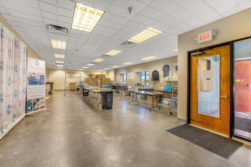 More Photos Of 130-150 Eva St, Saint Paul Industrial For Sale