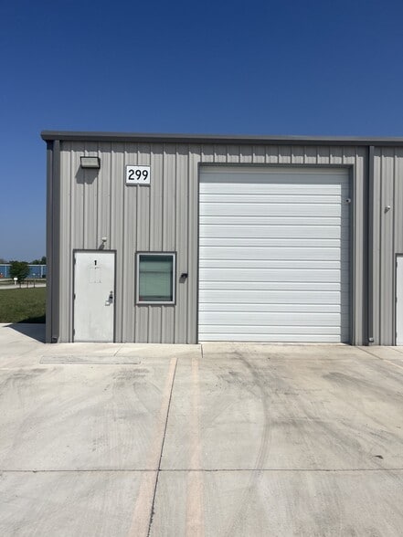 More Photos Of 299 Navarro Dr, Seguin Unknown For Lease