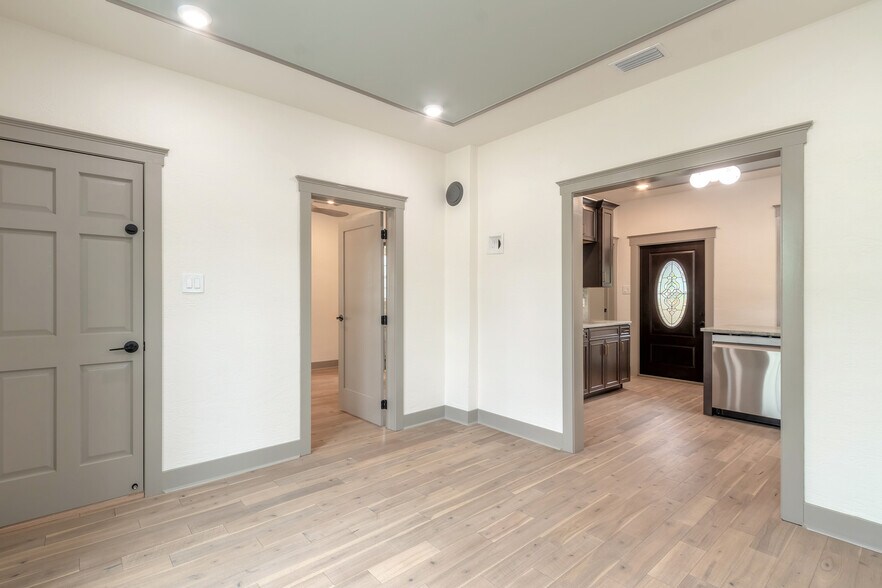 More Photos Of 208 Douglas St, New Smyrna Beach Office Residential For Sale