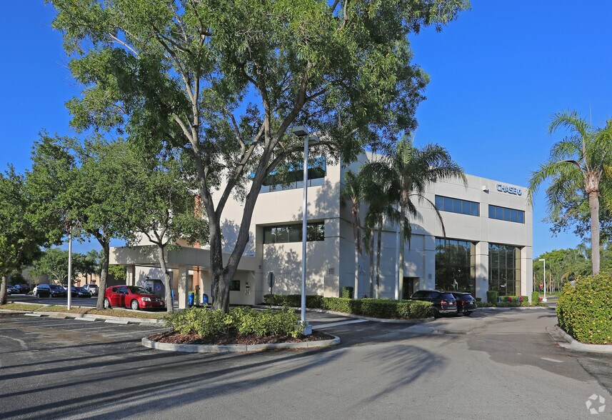 More Photos Of 1040 Weston Rd, Weston Medical For Lease