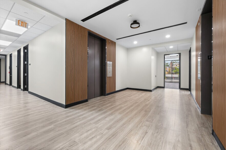 More Photos Of 17 S Briar Hollow Ln, Houston Office Residential For Lease
