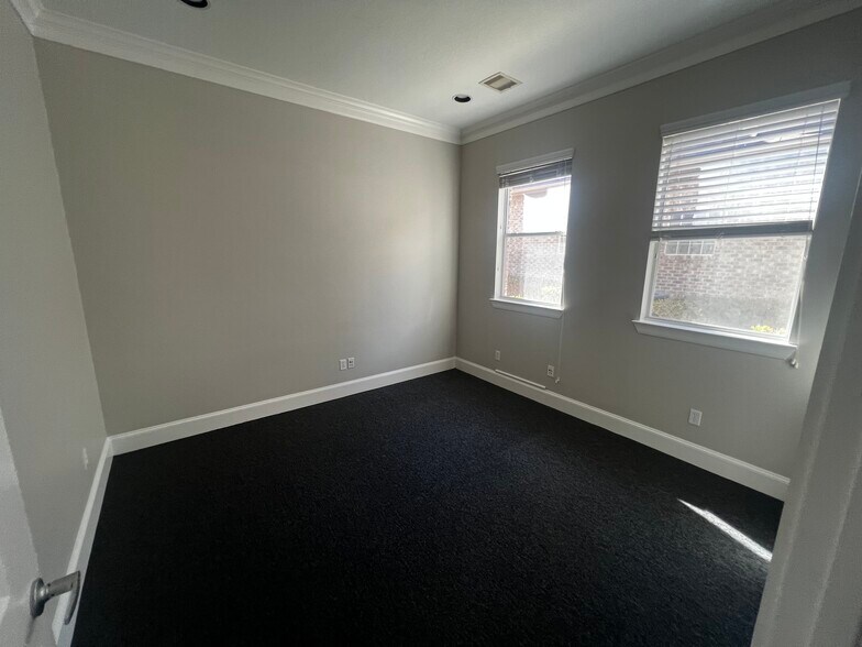 More Photos Of 25511 Budde Rd, The Woodlands Office For Lease