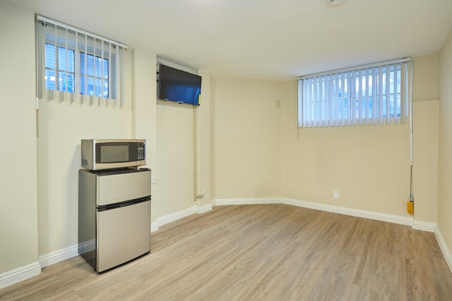 More Photos Of 1840 W 11th Pl, Los Angeles Apartments For Sale