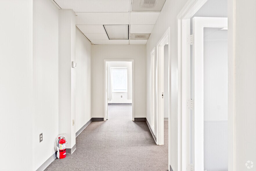 More Photos Of 8233 Old Courthouse Rd, Vienna Office For Sale