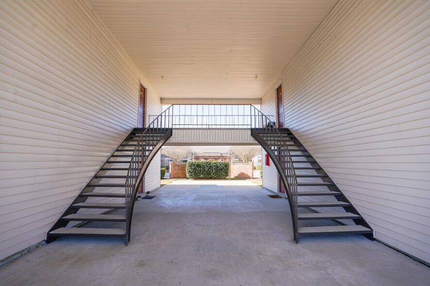 More Photos Of 15909 River Rd, Hahnville Apartments For Sale