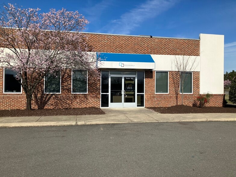 More Photos Of 109 Olde Greenwich Dr, Fredericksburg Office For Lease