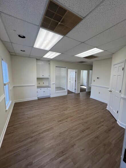 More Photos Of 6813 Fairview Rd, Charlotte Medical For Lease
